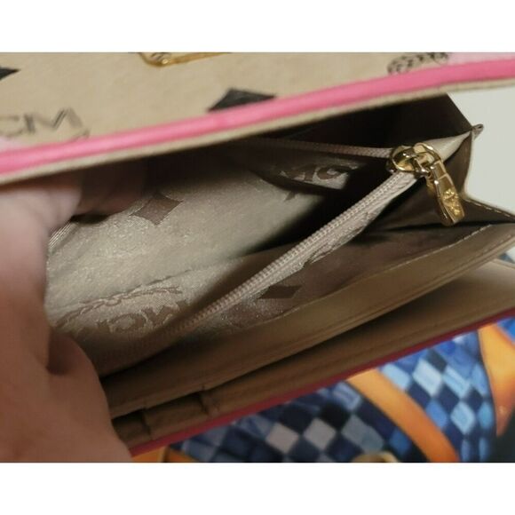 MCM Large Bucket/Wallet Combo - EUC - Picture 12 of 15